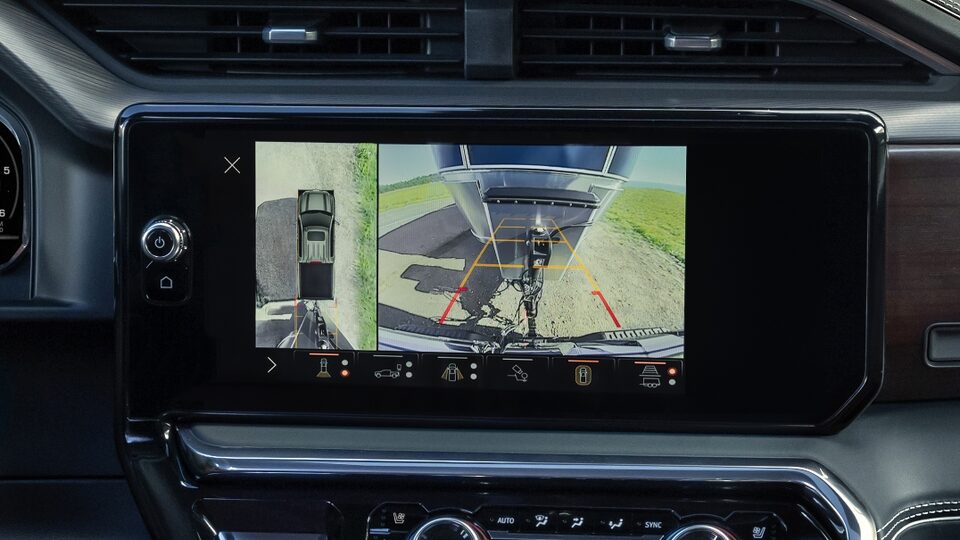 2022 Sierra Denali Ultimate: Hitch view feature.