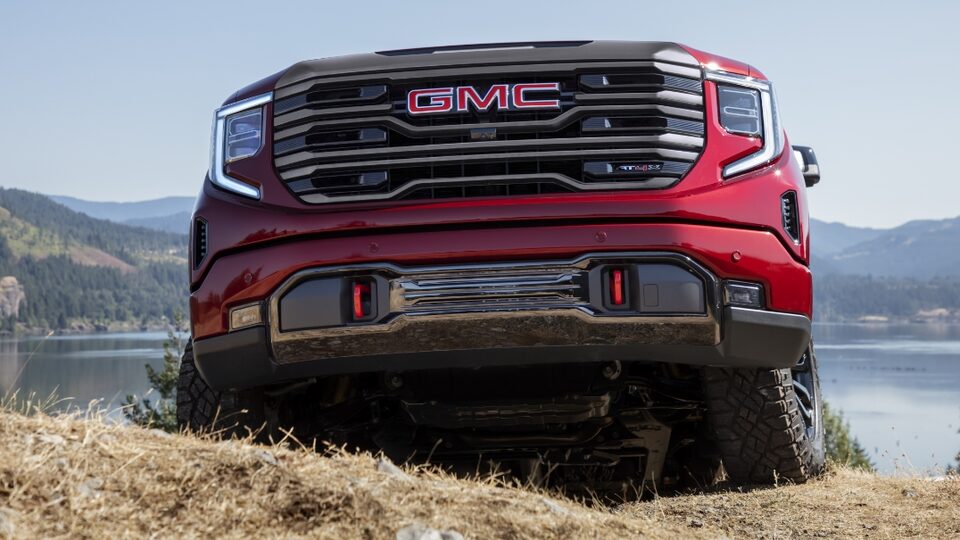 2022 GMC Sierra 1500 AT4X: Front grille.