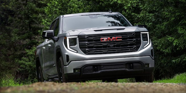 Vue avant du GMC Sierra 1500 2022.