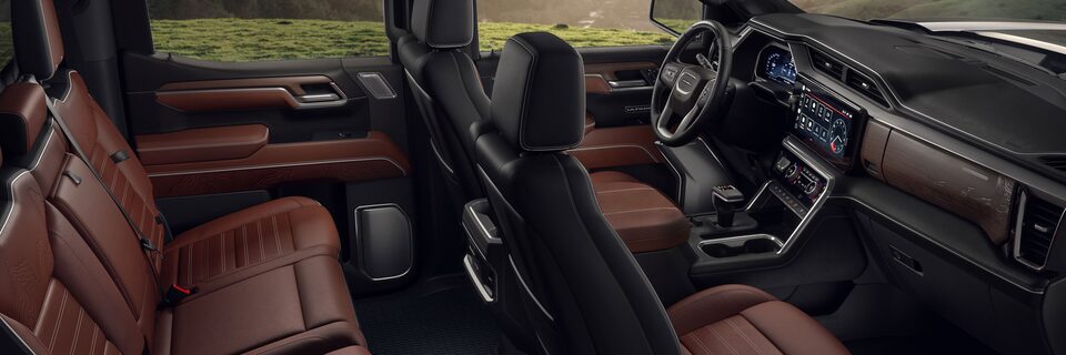 Habitacle du GMC Sierra Denali Ultimate 2023.