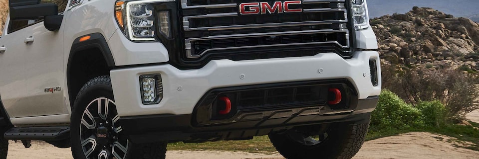 GMC Sierra HD AT4 2023: calandre et crochet.