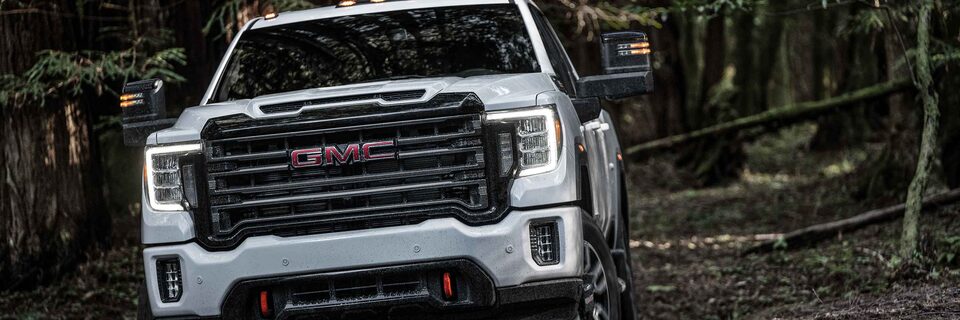 GMC Sierra HD AT4 2023: calandre.