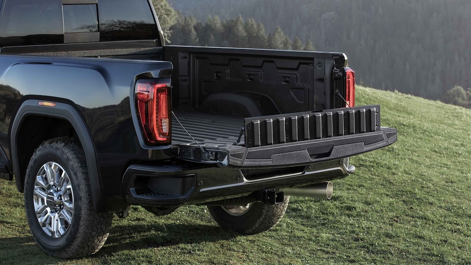 GMC Sierra HD Denali 2023 porte principale de chargement.