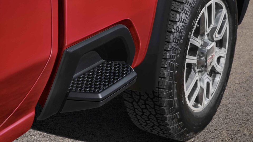 GMC Sierra HD 2023, marchepied latéral.