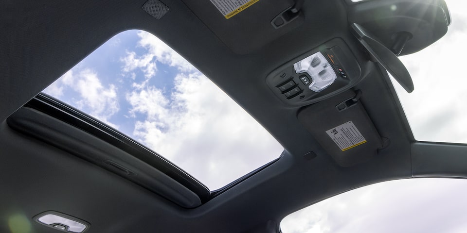 Vue rapprochée du toit ouvrant du GMC Canyon 2025.