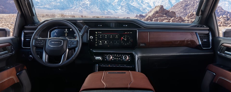 L’habitacle côté conducteur confortable du camion GMC Sierra HD 2025.