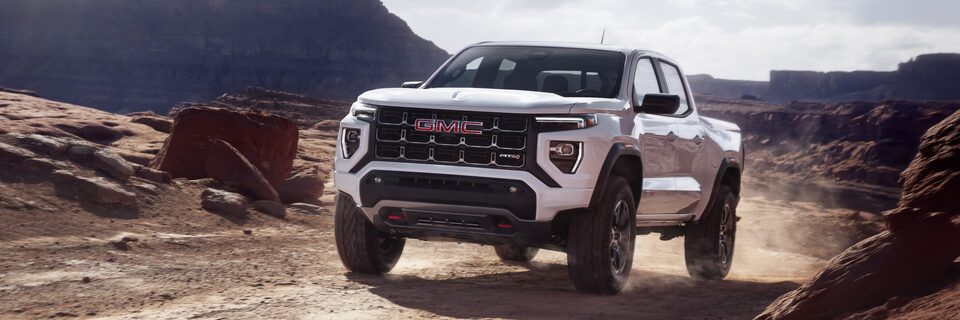 GMC Canyon AT4 2023 en conduite hors route.