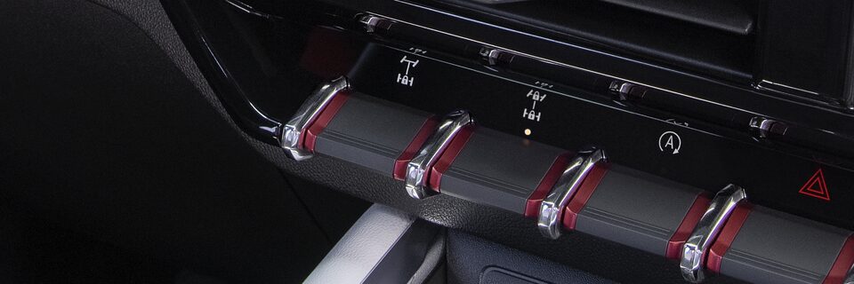 Les commandes du GMC Canyon AT4X 2023.