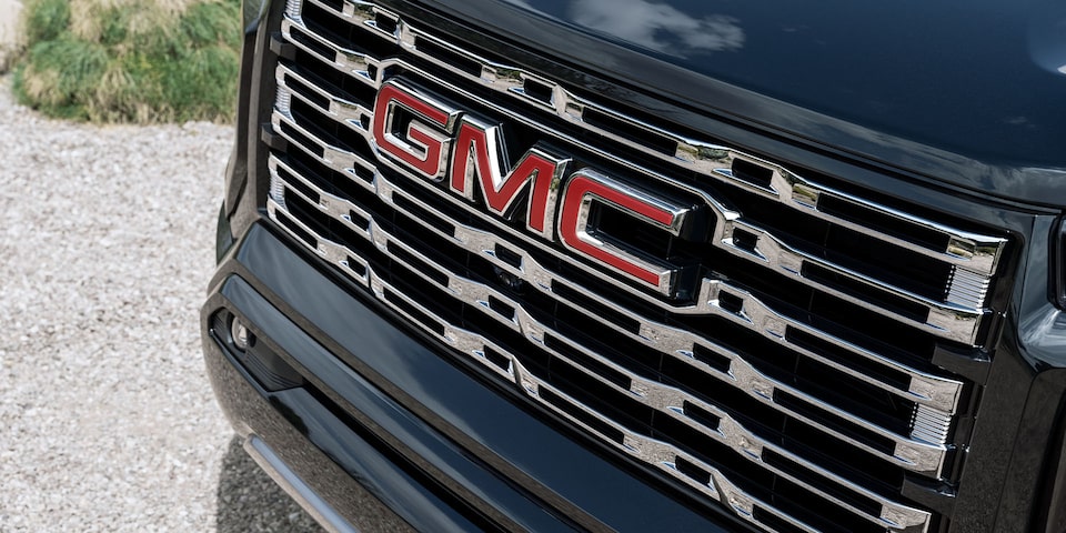 2024 GMC Canyon Denali luxury pickup truck front grille.