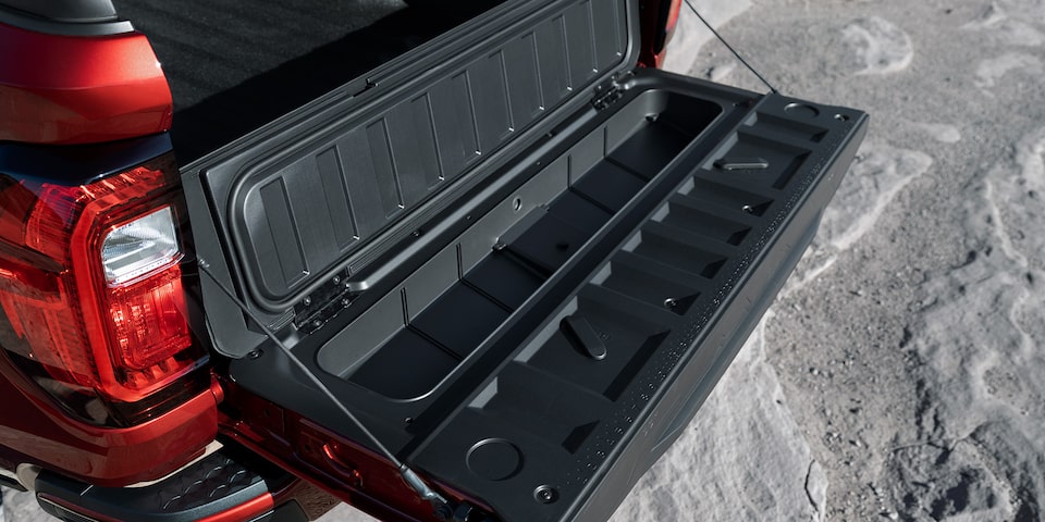 2024 GMC Canyon Denali Multistow Tailgate.