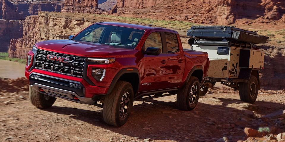 Pick-up Canyon 2024 qui tire une remorque.