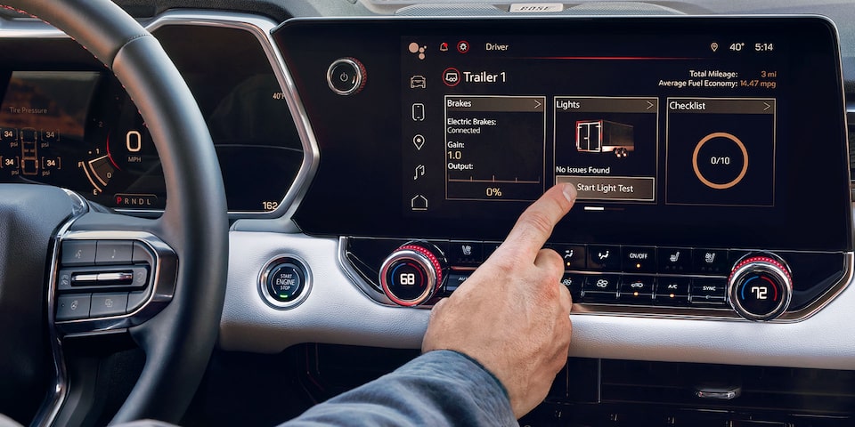 Commandes de l’habitacle du GMC Canyon 2024 : système de remorquage.