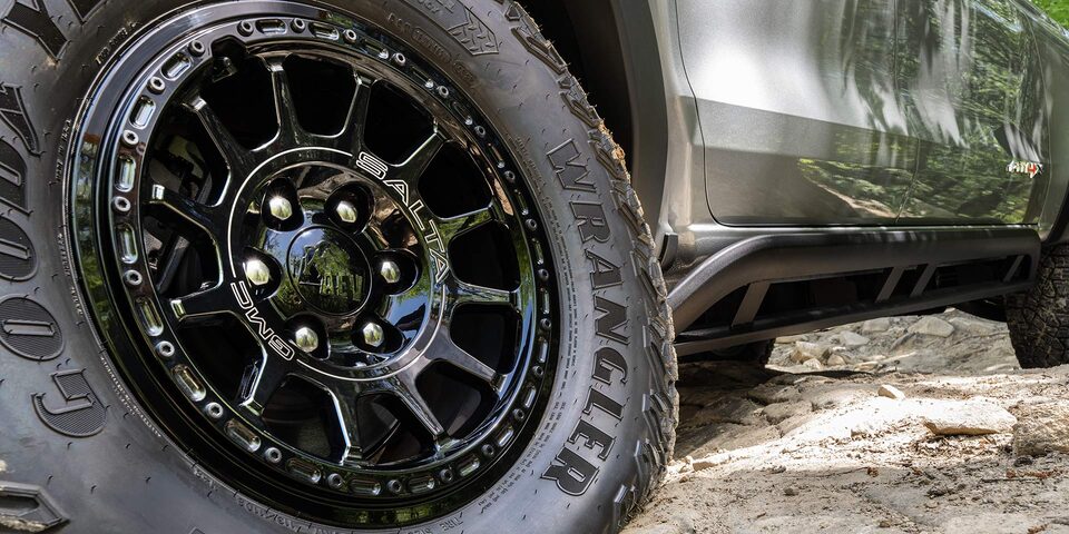 2024 GMC Canyon AT4 AEV Salta Wheels.