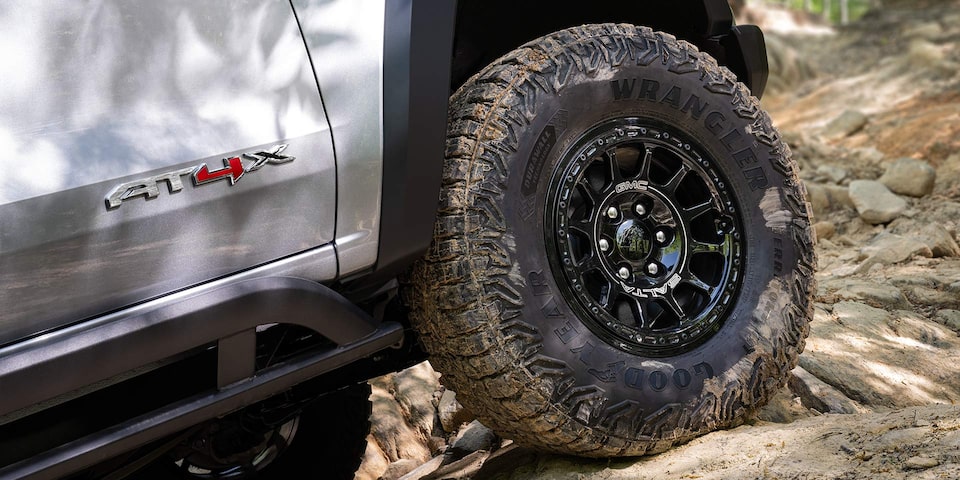 Pneus Wrangler Territory du GMC Canyon AT4 2024 édition AEV.