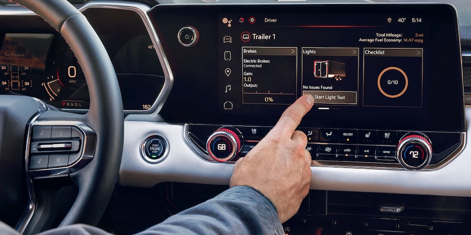 Application de remorquage dans le véhicule du GMC Canyon AT4 2024.