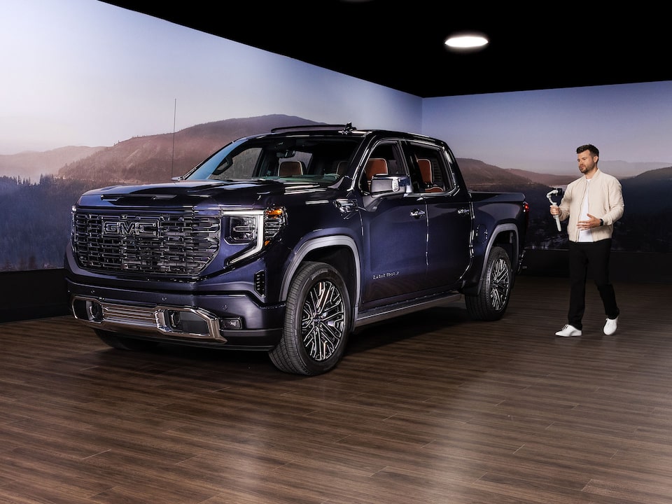2024-sierra-mov-gmc-live-1920x1440-gmc-live-22-sierra-denali-ultimate-exterior.jpg