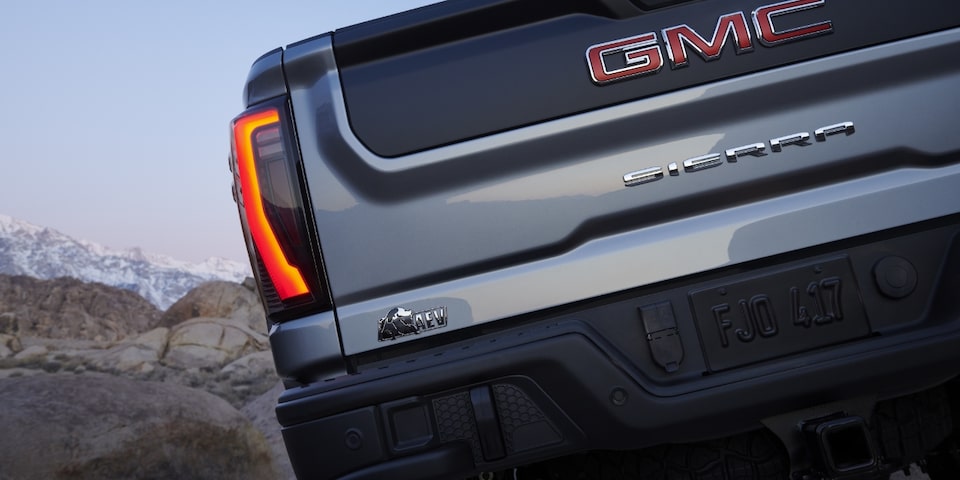 Pare-chocs avant et arrière en acier estampé du GMC Sierra HD AT4X 2024 édition AEV.