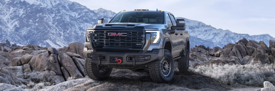 GMC Sierra HD AT4X 2024 édition AEV dans une vue panoramique.