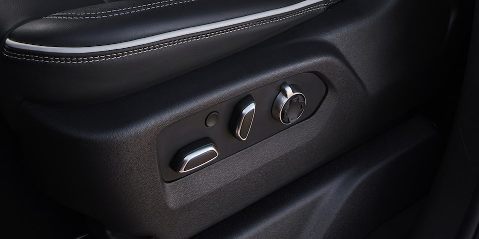 Sièges à réglage électrique avec fonction de massage du Sierra HD AT4X 2024.
