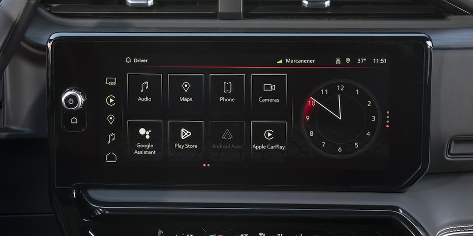 Écran tactile central du GMC Sierra HD AT4 2024.