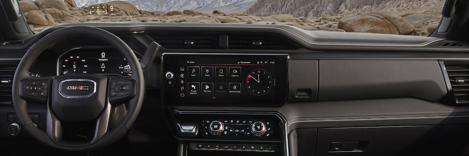 Habitacle côté conducteur du GMC Sierra HD AT4 2024.