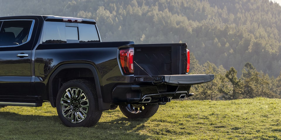 Lowering the MultiPro Tailgate on the 2024 GMC Sierra 1500 SLE.