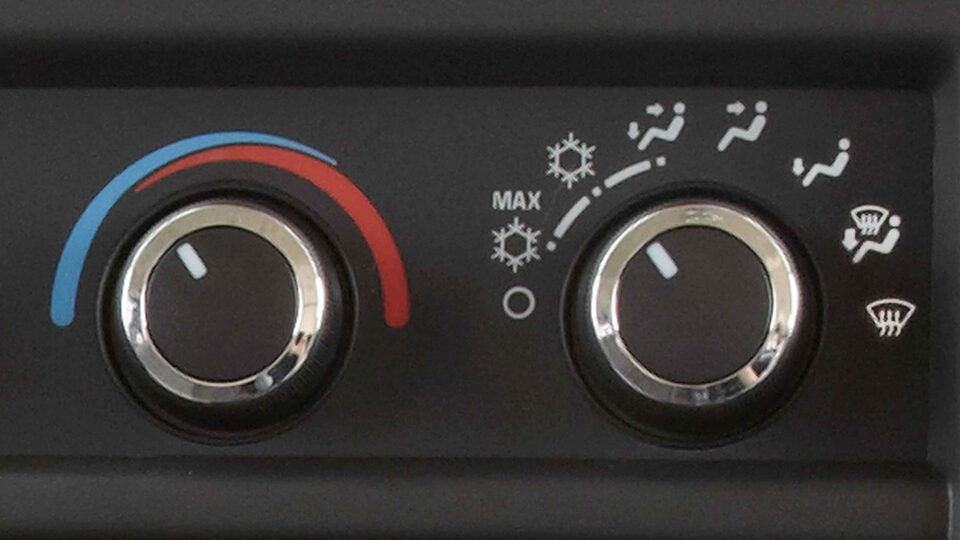 Commandes de climatisation de la fourgonnette GMC Savana 2022