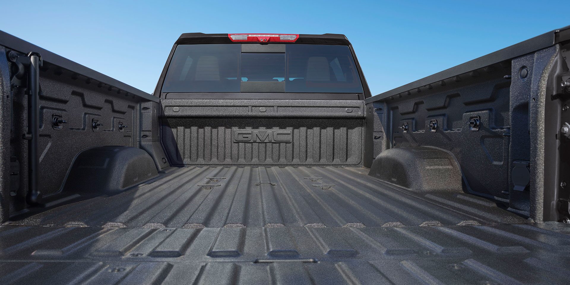 gmc-streamlined-denali-2500-spray-on-bedliner-1920x960-25PGSRHD00003.jpg