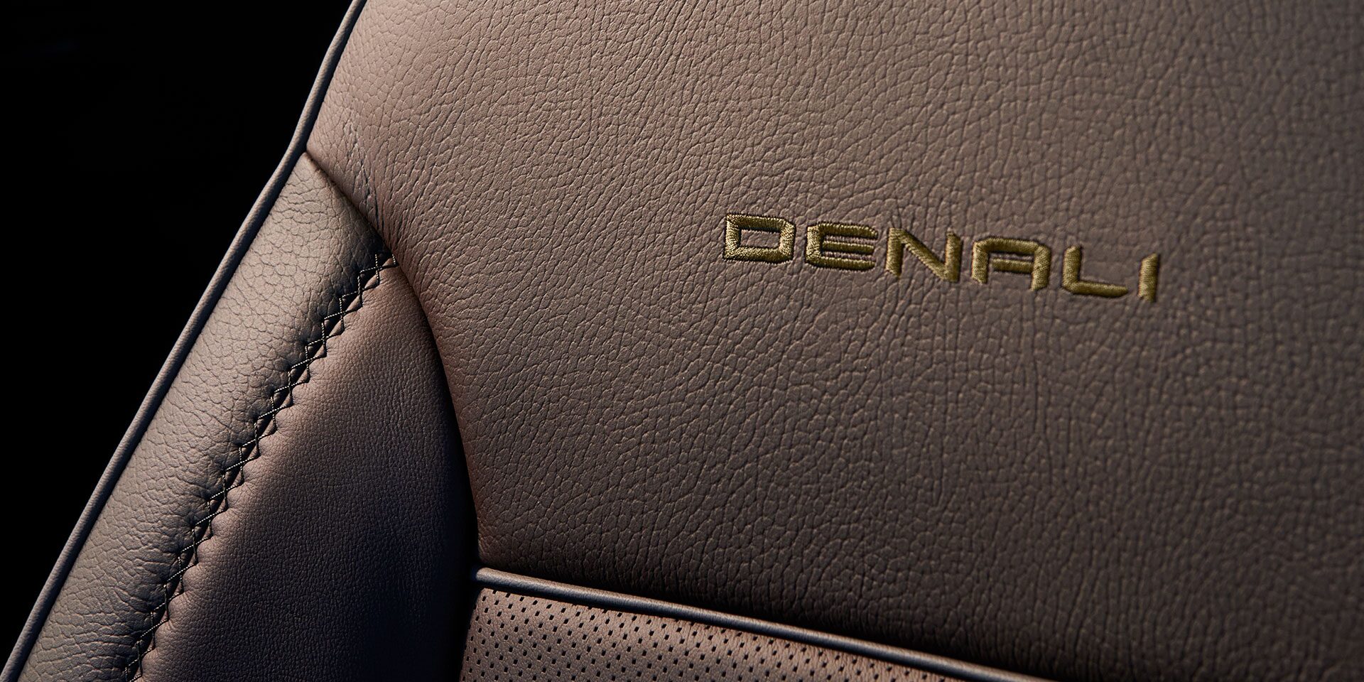 gmc-streamlined-denali-2500-stitching-1920x960-25PGSRHD00172.jpg