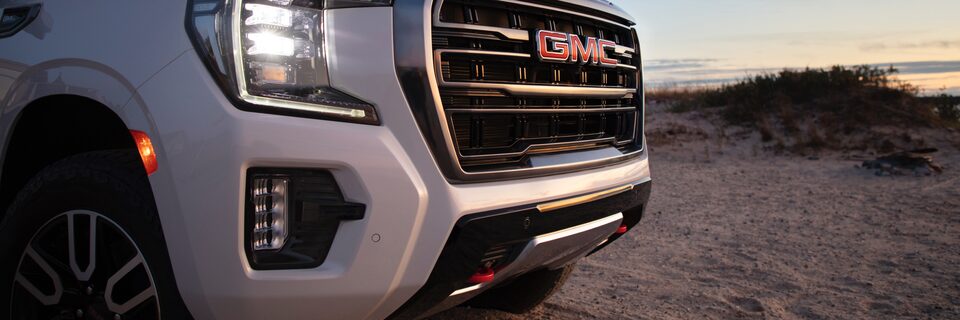 Calandre du GMC Yukon AT4 2022.