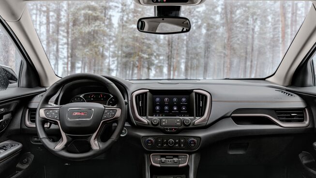Tableau de bord intérieur du GMC Terrain AT4 2022.
