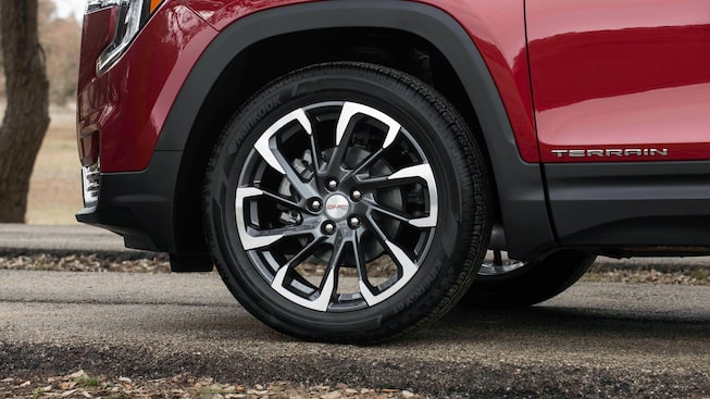 2023 GMC Terrain SLE/SLT wheel.