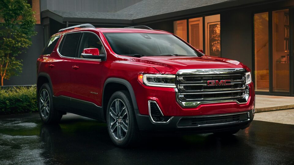Profil avant latéral du GMC Acadia SLE/SLT 2023