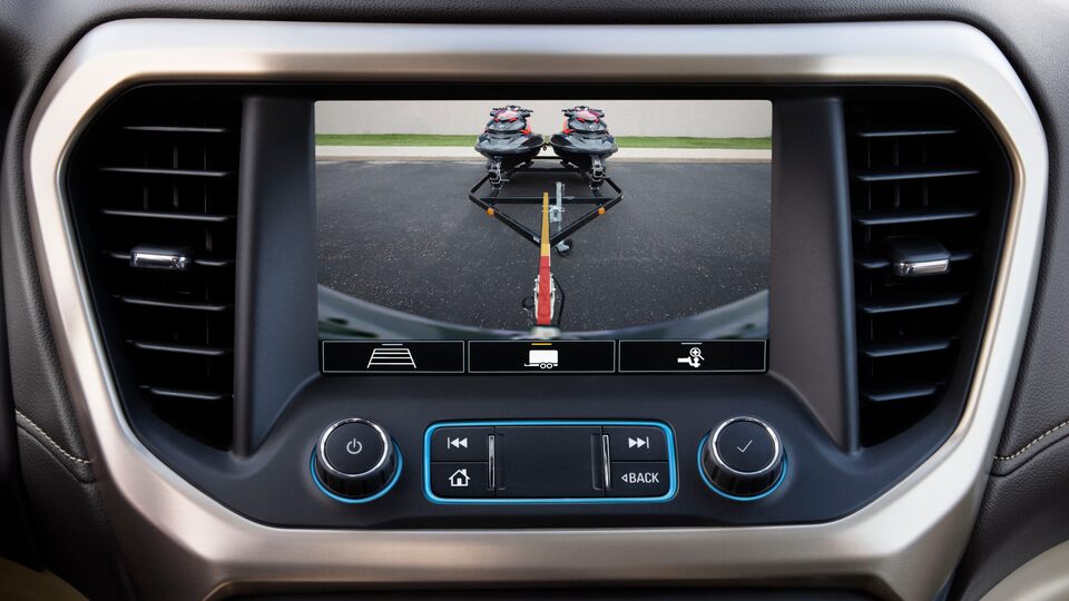 Système de guidage de l’attelage du GMC Acadia Denali 2023 avec vue de l’attelage