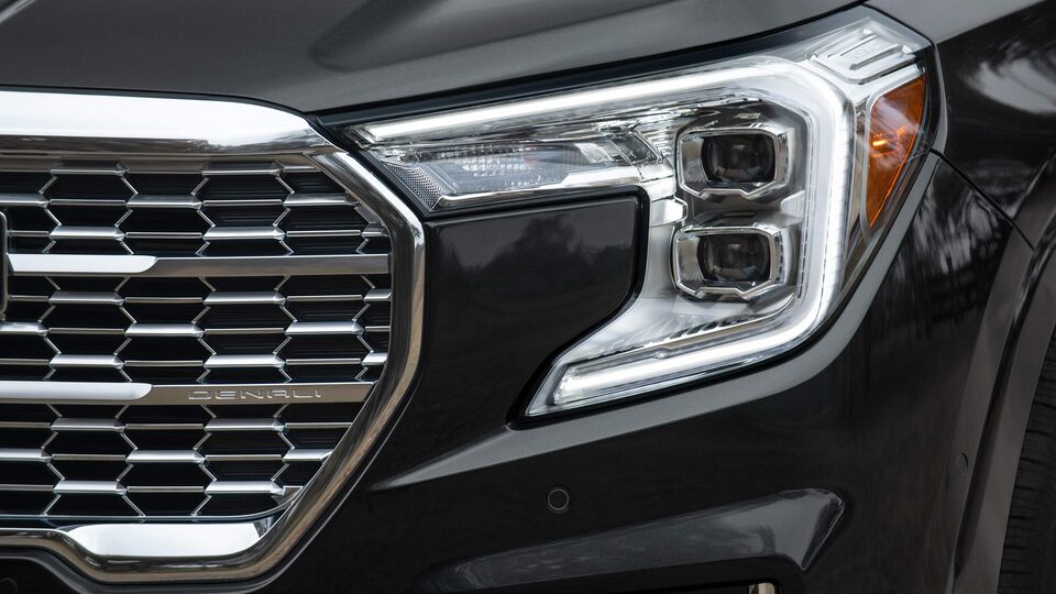 Phare du GMC Terrain Denali 2023.