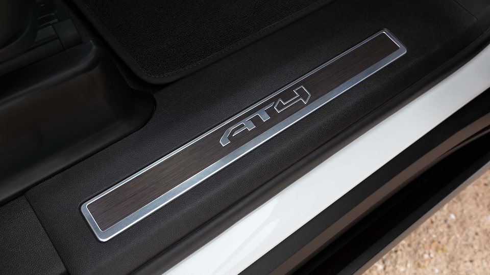 Garnitures en aluminium brossé du GMC Yukon AT4 2023.