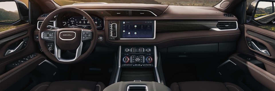 Tableau de bord du GMC Yukon 2023 en gris cendré.