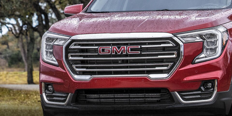 Front view of the grilles of the 2024 GMC Terrain SLT.