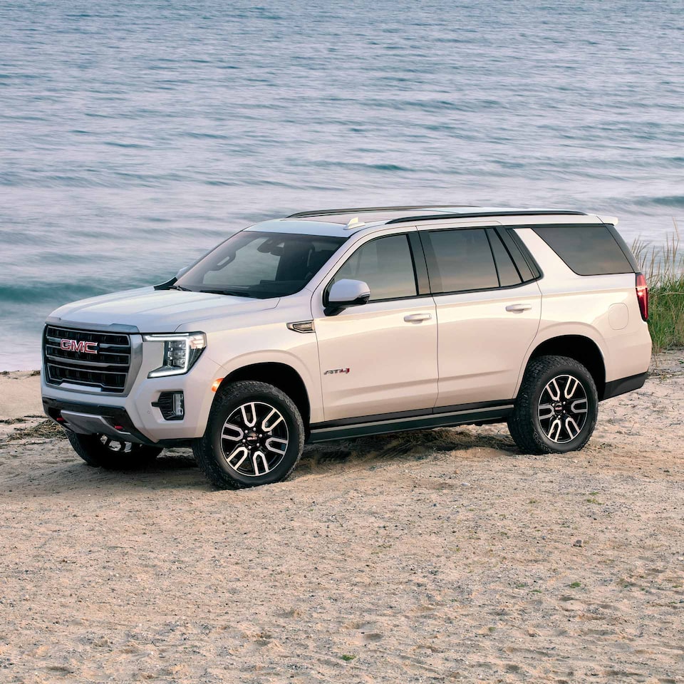 Vue latérale gauche du GMC Yukon AT4 2024.