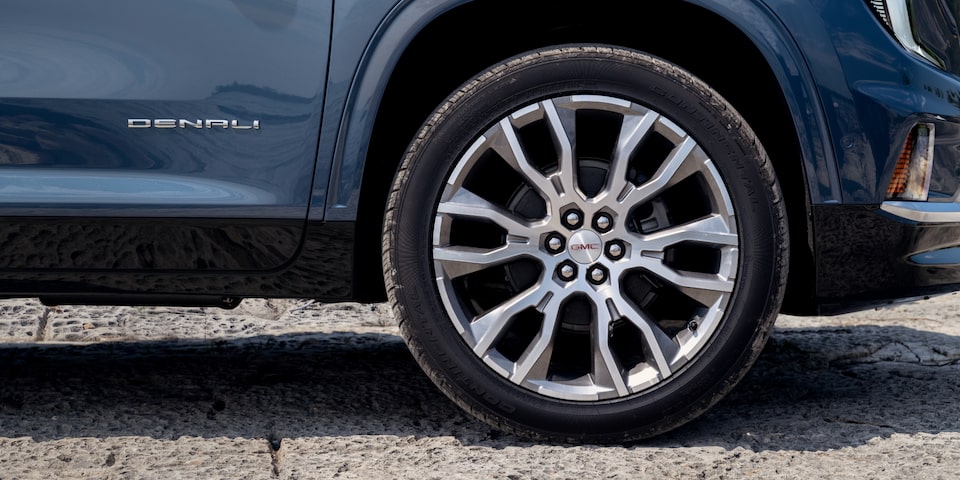 Side view of the aluminum wheels of the 2025 GMC Acadia Denali.