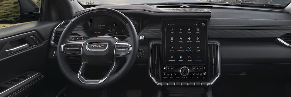 Vue de l’habitacle côté conducteur du GMC Acadia Élévation 2025.