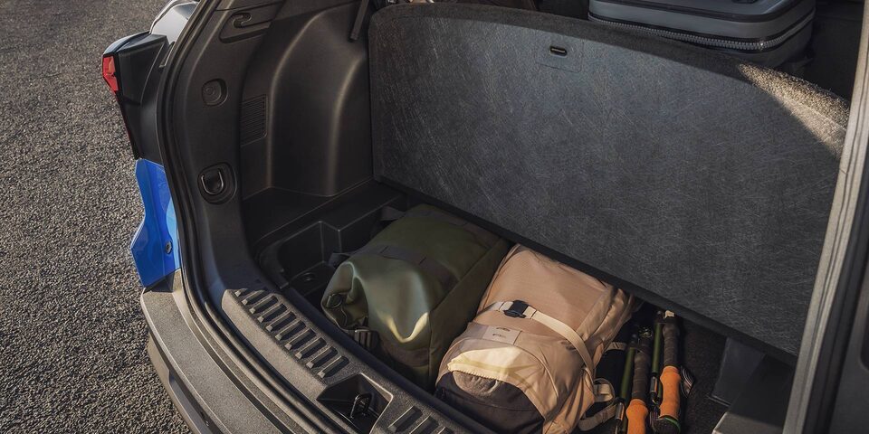 Vue arrière du hayon ouvert du GMC Terrain Élévation 2026.