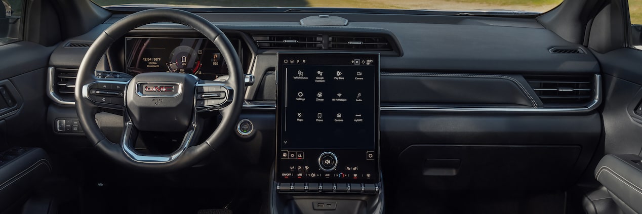 Vue du tableau de bord, du volant et du système d’infodivertissement du GMC Terrain Élévation 2026.