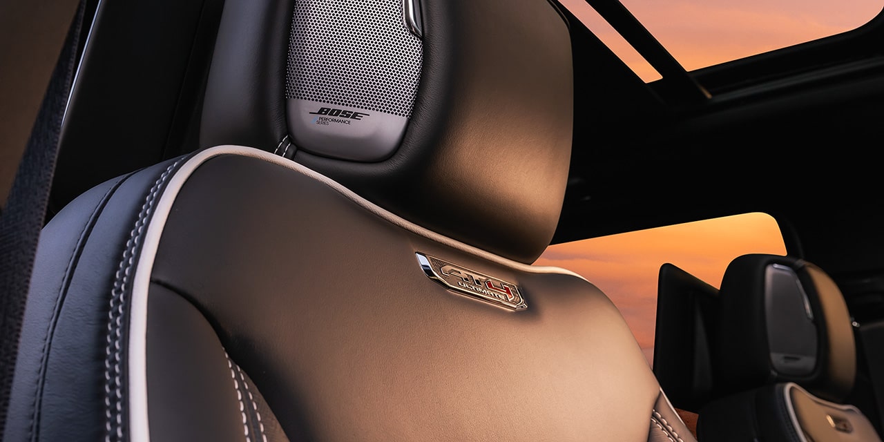 Vue rapprochée des sièges haut de gamme du GMC Yukon AT4 Ultimate 2026.