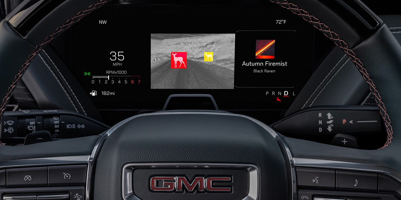  Vue rapprochée du système de vision nocturne Night Vision du GMC Yukon AT4 Ultimate 2026.