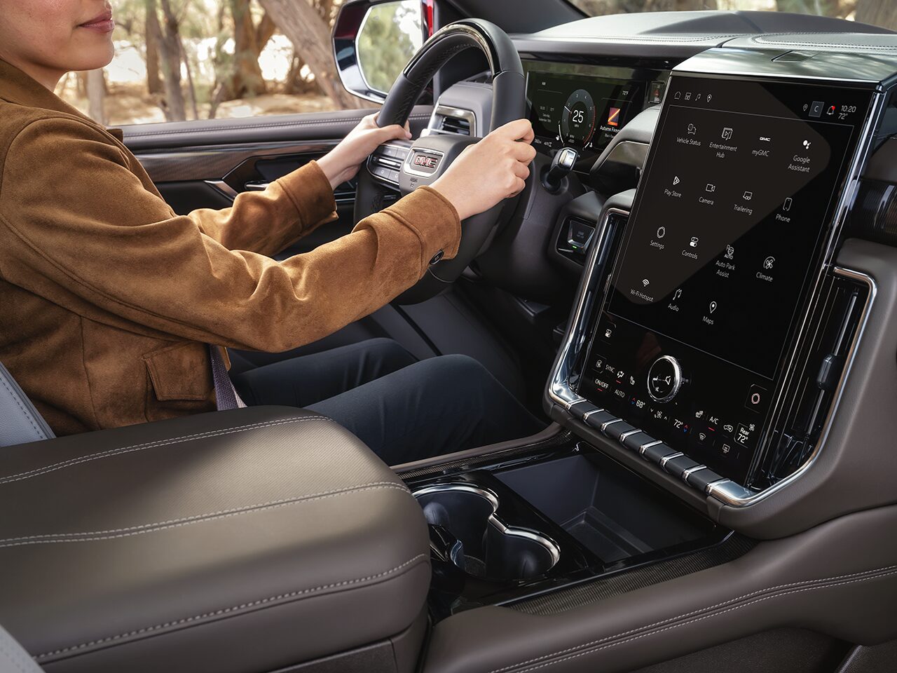 Le volant, le tableau de bord et le système d’infodivertissement du GMC Yukon Élévation 2026.