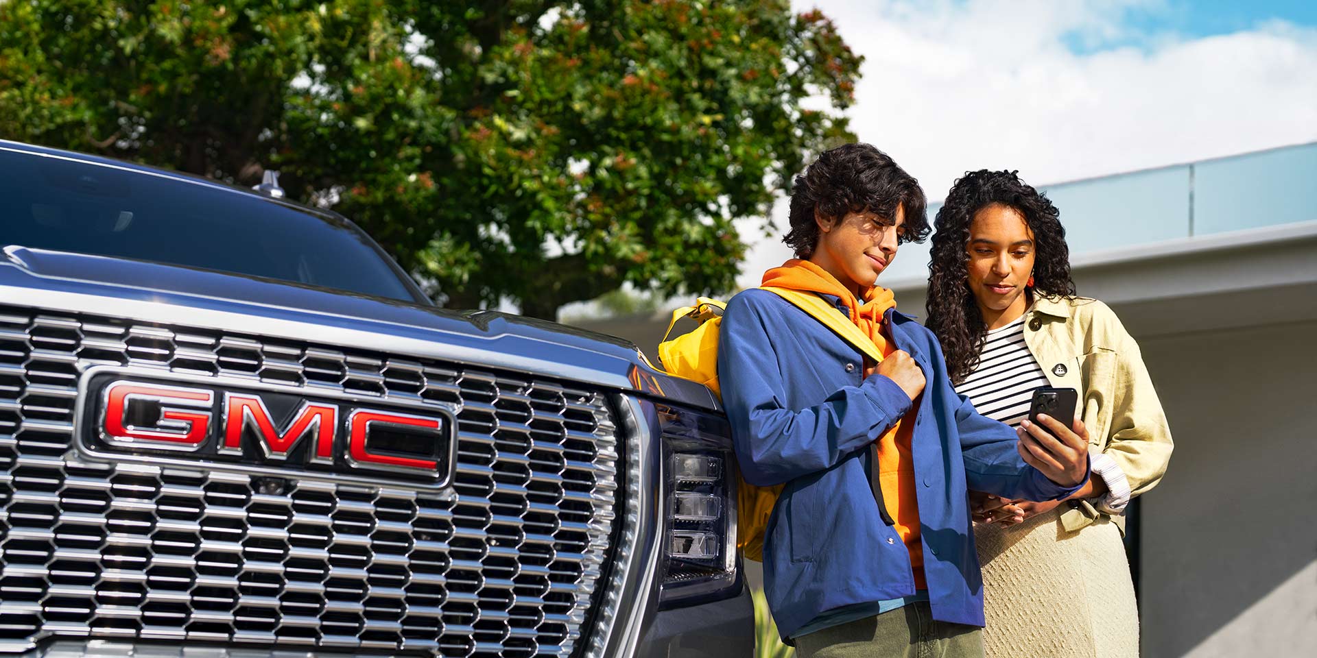 my27-acadia-elevation-technology-onstar-1920x960-23OT_CS_GMC_APP_0262_MPC-RGB.jpg