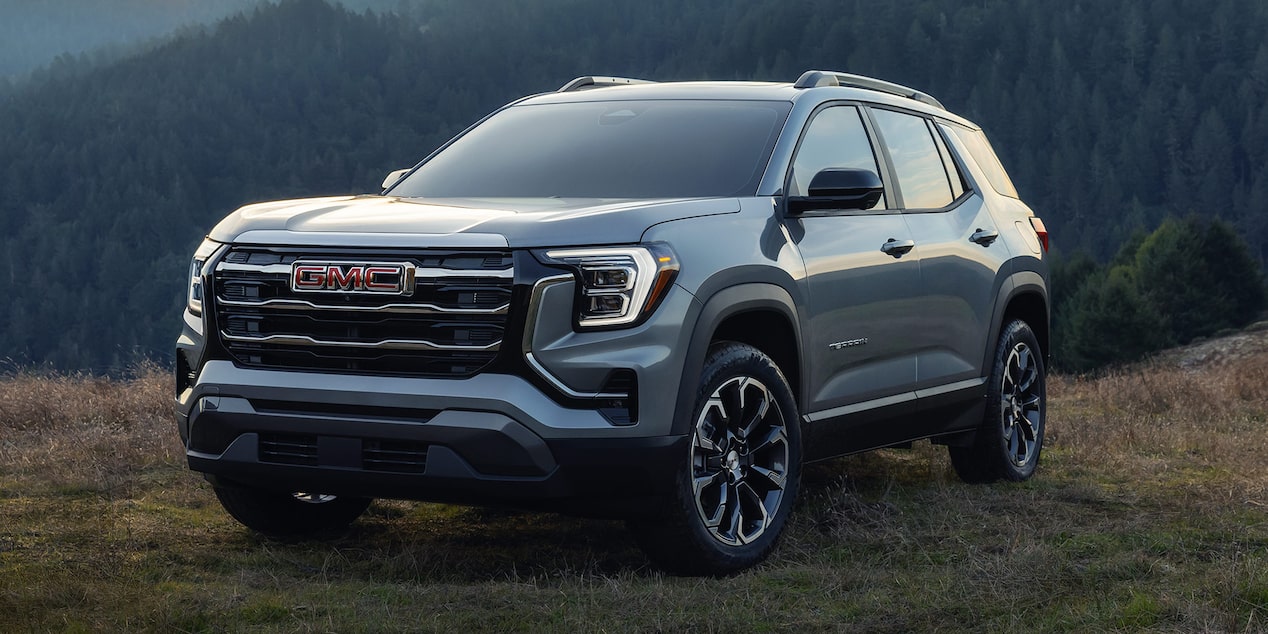 Vue latérale du petit VUS GMC Terrain.