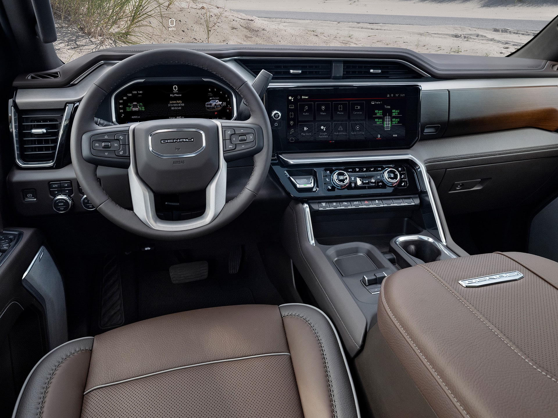 L’habitacle du GMC Sierra HD Denali 2026 vu par le conducteur.