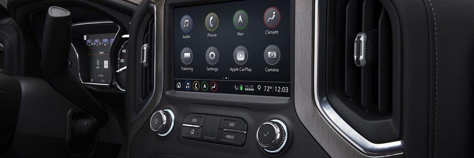 Infotainment system of the 2022 GMC Denali.
